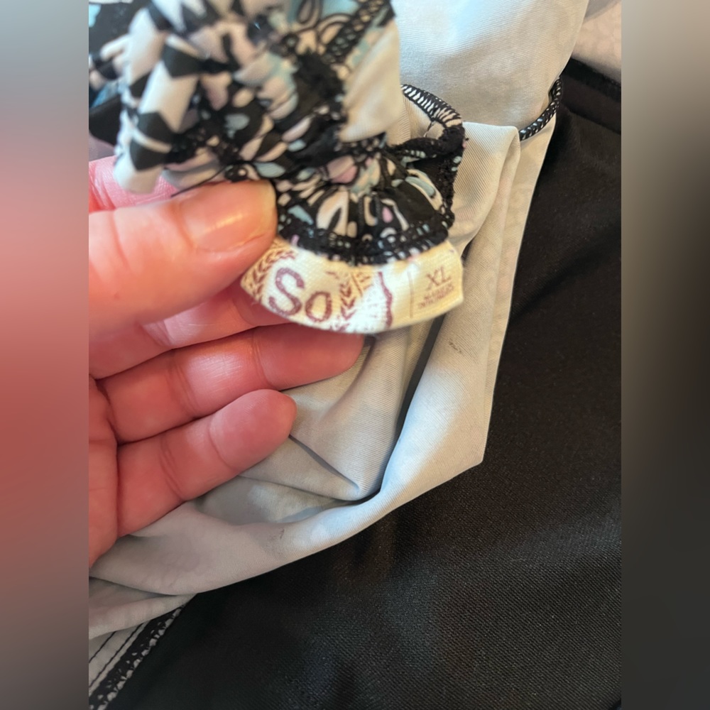 Black And White Patterned Bikini Top - image 7